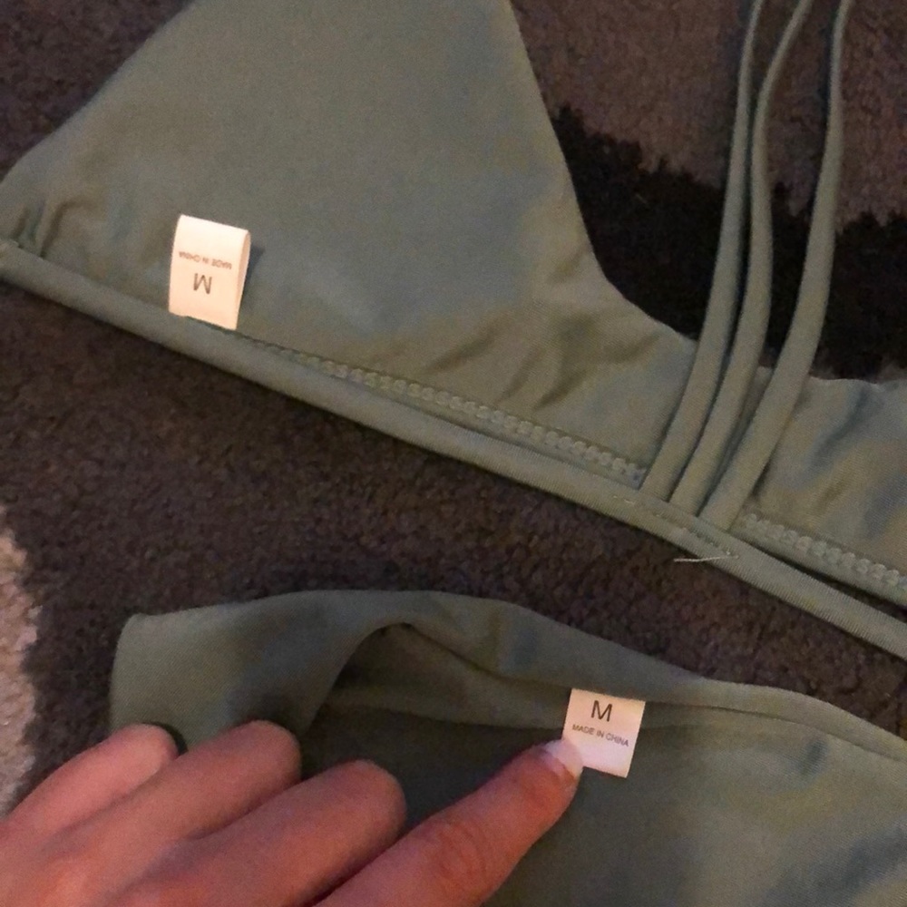 Bikini - Picture 2 of 3